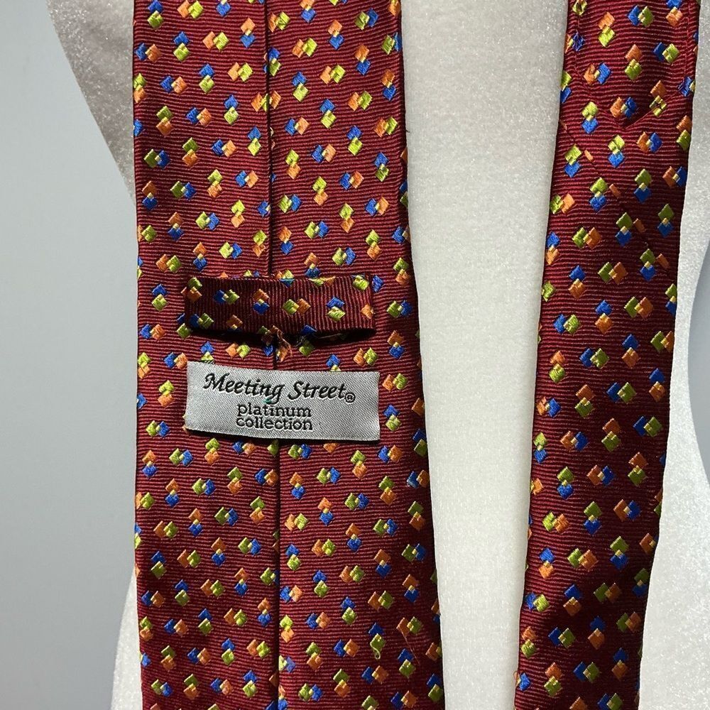 Meeting Street platinum collection 100% silk neck tie
